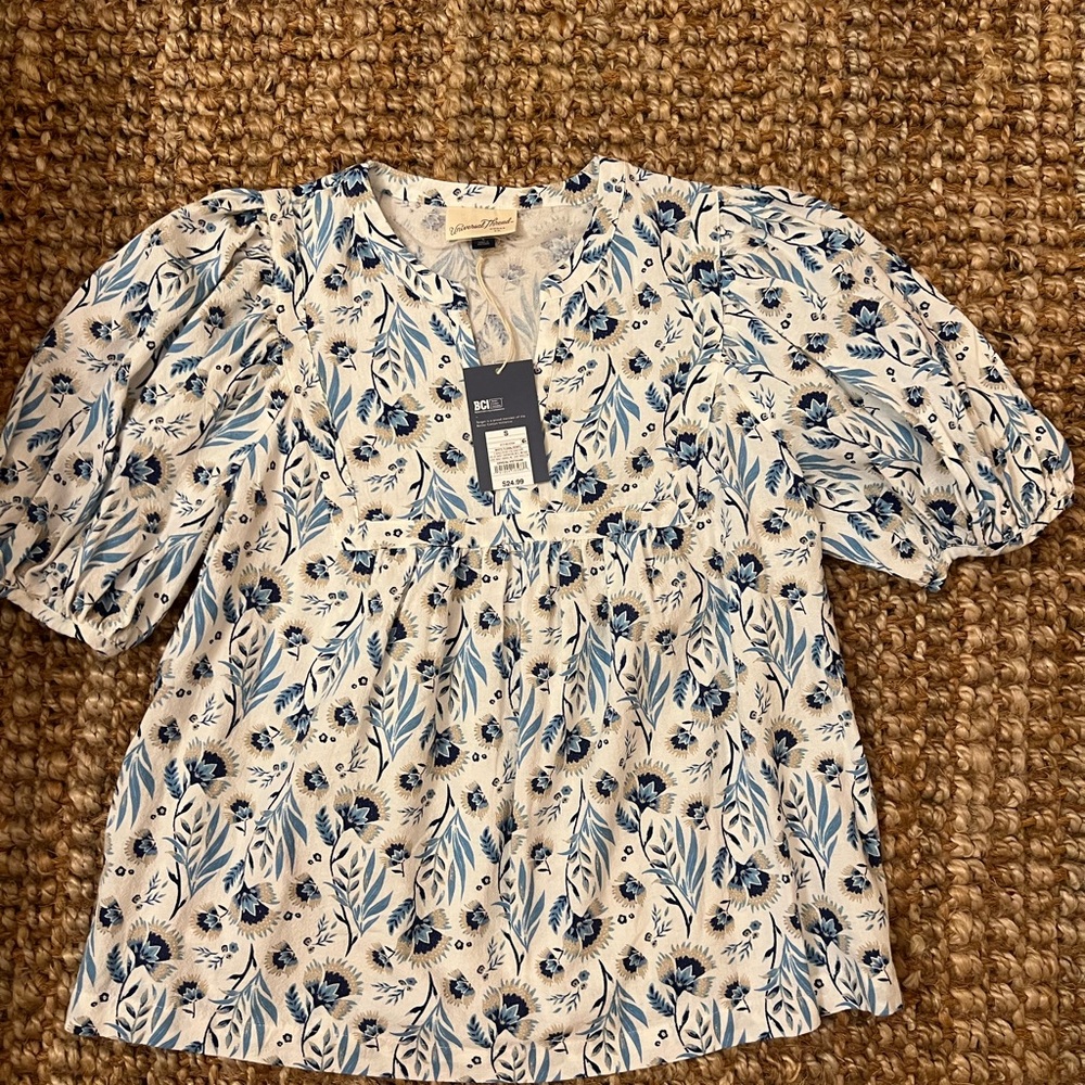 Universal Thread/Target Floral Blue and White Women's Top Size Small NWT